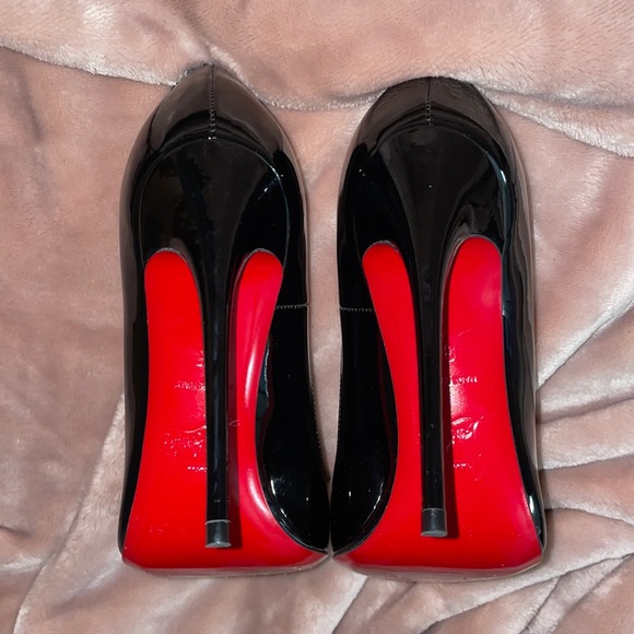 Christian Louboutin So Kate Patent Pointed-Toe Red Sole Pump - Picture 4 of 7